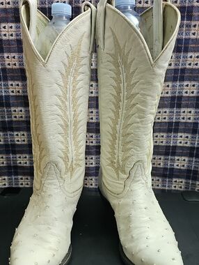 Tony Lama Winter White Full Quill Ostrich 7M Women’s Boot
